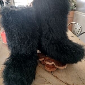 Women's Black Furry Winter Boots